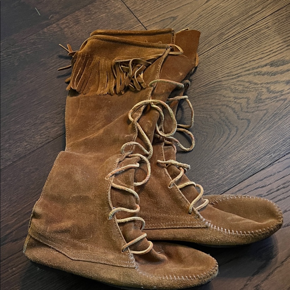 Minnetonka Brown Suede Fringe Lace-Up Boots